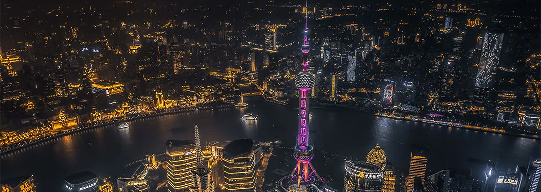 Night in Shanghai: Lights, Acrobatic Shows, Bars...