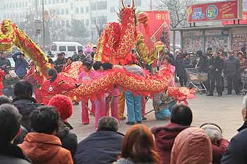 The folk activity dragon dance