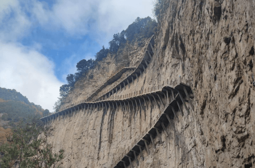 A ladder on the cliff of Yunfeng Temple