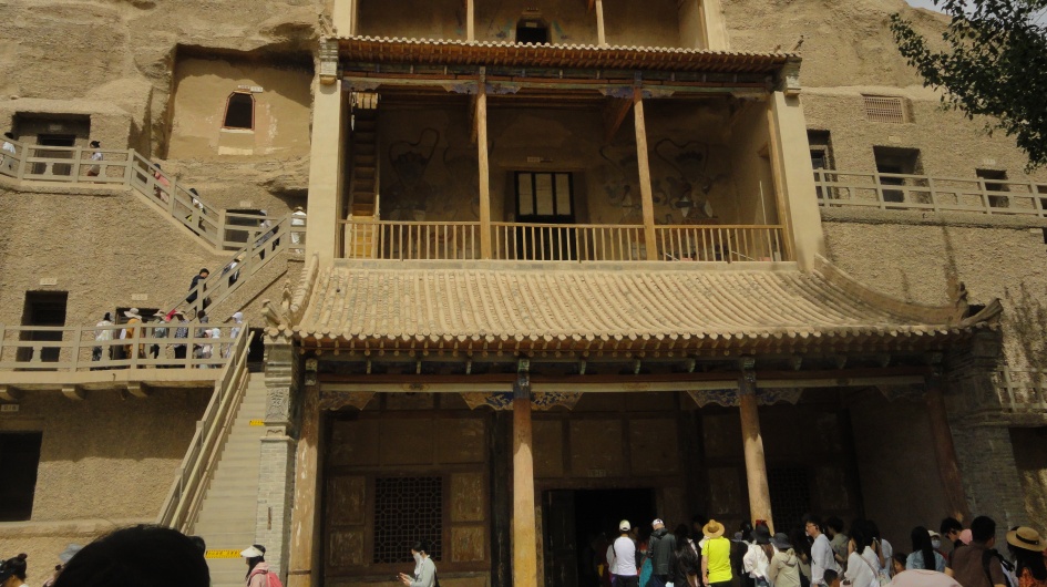 Students Go to Explore Mogao Grottoes