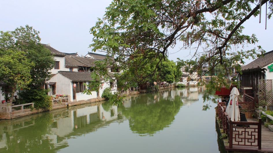 Appreciate the water town characteristics of Tongli Ancient Town