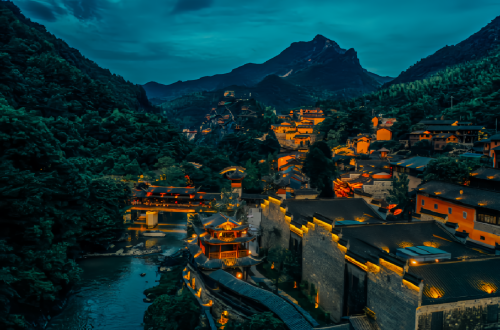 7-Day Huangshan, Jingdezhen & Wangxian Valley Tour