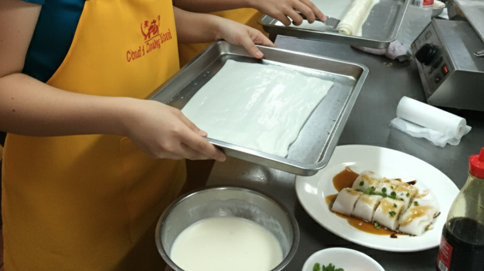 Experience of Making Rice Noodle Rolls