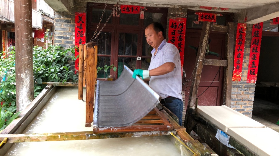 Making paper in ancient way