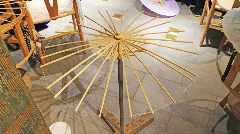 Assemble the umbrella ribs